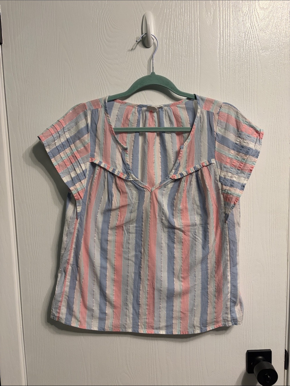 GAP women’s Pastel Striped V-Neck Short Sleeve Top - Pink & Blue size XS
